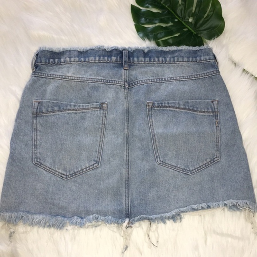 Express distressed denim mini skirt size 10 - Picture 4 of 9